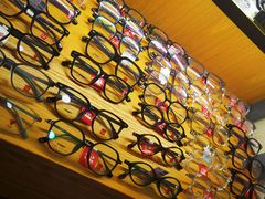 -优医视平价眼镜蔡司依视路折扣工厂店(十里堡店)