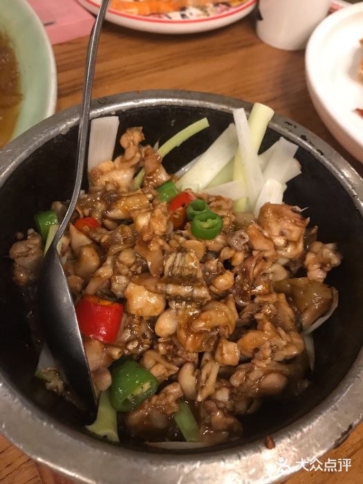 新白鹿餐厅(百联中环店)石锅牛蛙图片