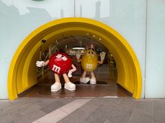 -m豆巧克力世界(上海世茂广场店)