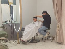 -侨治发型