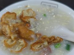 荔湾艇仔粥-伍湛记 · 广州老字号(龙津中路店)