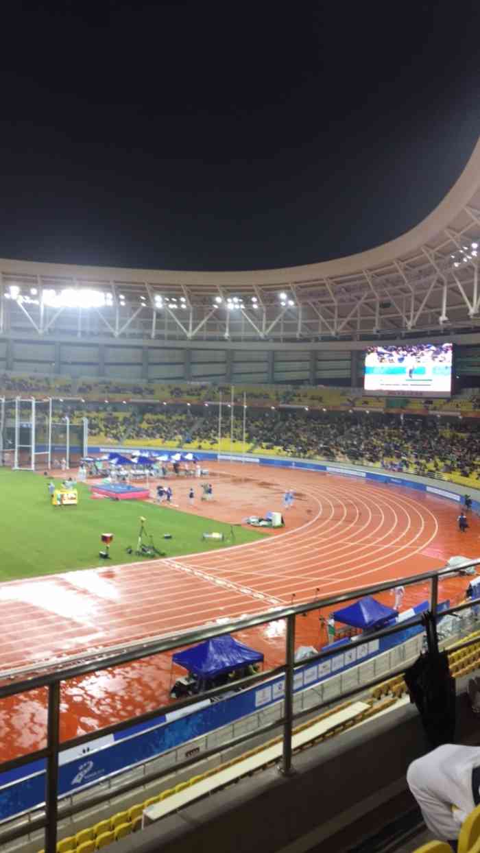 五环体育中心-"中超现在都在这边打比赛了轻轨一号线坐到.