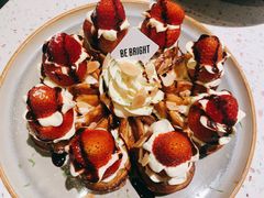 草莓忌廉华夫饼-BE BRIGHT KITCHEN(正佳广场店)