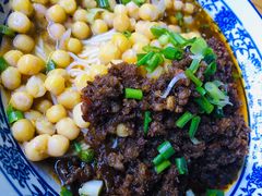 -渝之汇牛肉豌杂面