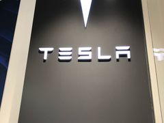 -TESLA 特斯拉(上海太古汇体验店)
