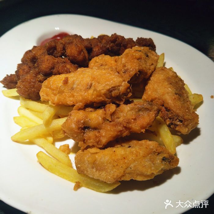 薯条鸡翅拼鸡米花