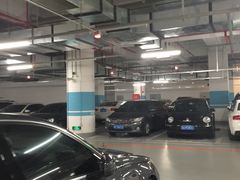 -虹桥天地-停车场