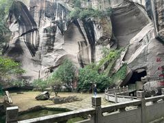 -伍山海滨石窟