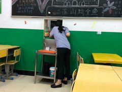 大堂-做了不起的80后