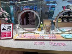 -4iNLOOK美瞳店(龙之梦购物中心虹口店)