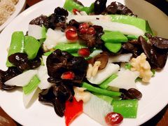 -东口码头·烧鸽子·鱼头泡饼·地方菜(金鹰悦城店)