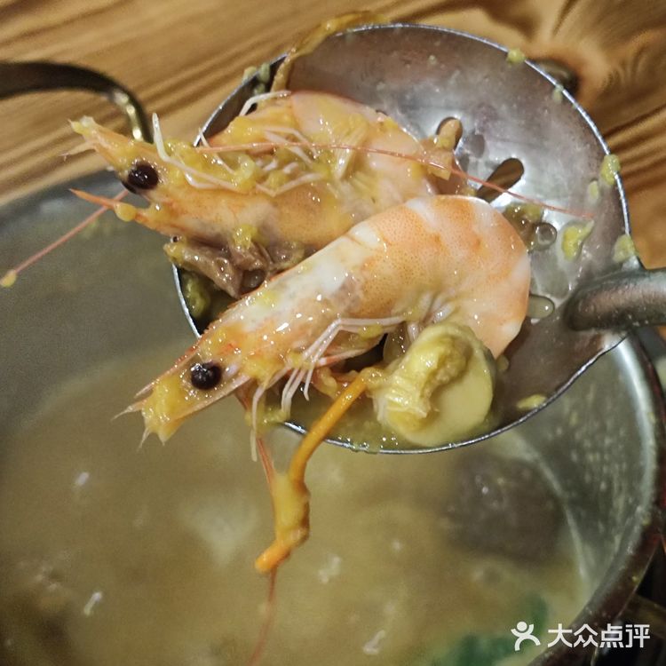 广州!粥底火锅自助人均40吃海鲜?!