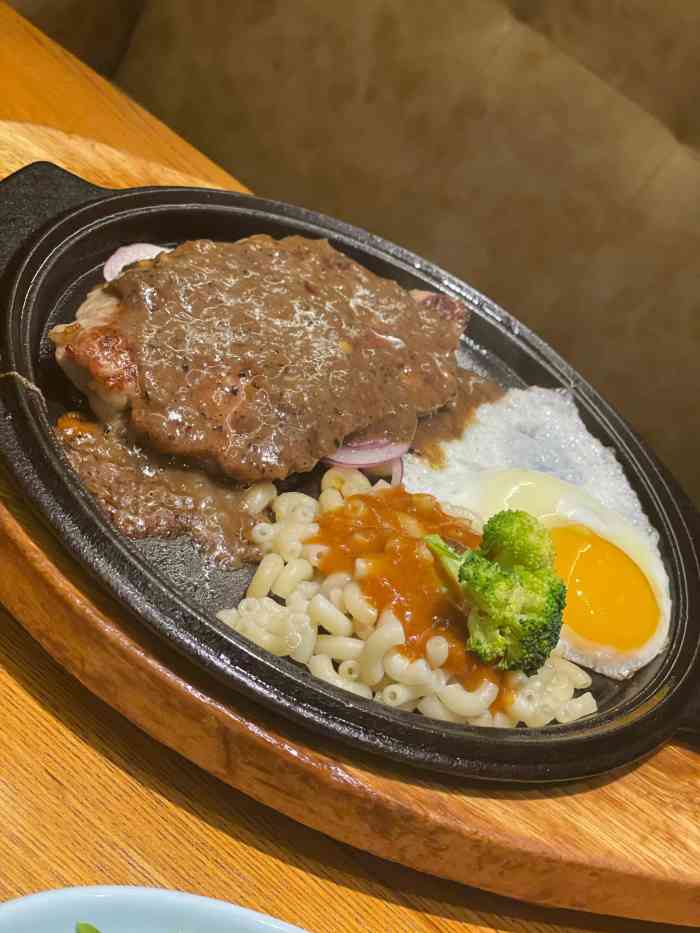 豪尚豪牛排馆(悦荟广场店)-"[薄荷]环境:风格算是高雅?但环境太吵.