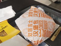 双层吉士汉堡-麦当劳(花桥得来速店)