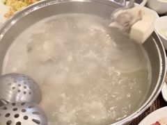 鱼头豆腐汤-正能量脆肉鲩火锅