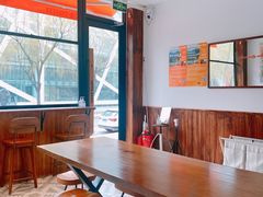 靠窗位-Catch Bagel(芳草地店)