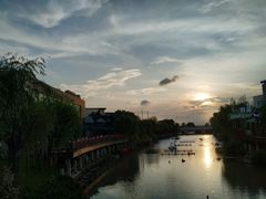 -奥特莱斯停车场