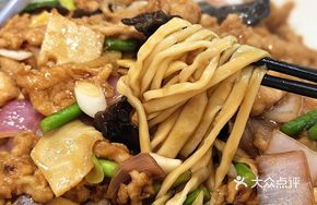 Pan-Fried Meat Noodles