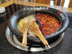 -明何记涮牛肚(品牌首店隋唐植物园南门古城路店)