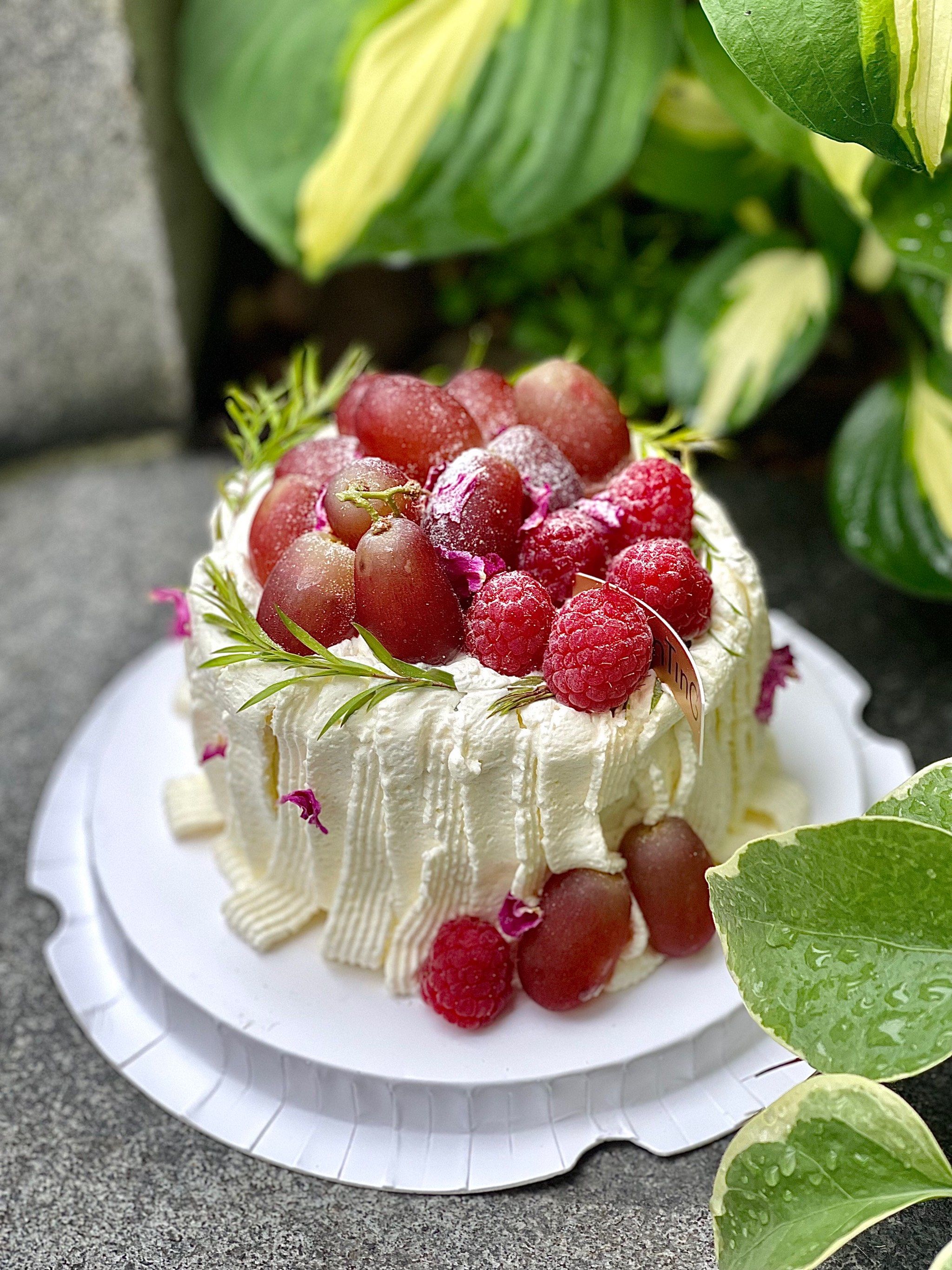 莓果白桃乌龙蛋糕,属于春日的浪漫味觉!