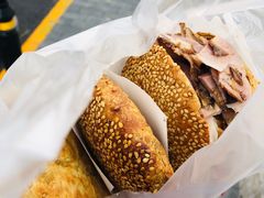 烧饼夹肘子肉-老四烧饼铺(丽源路店)