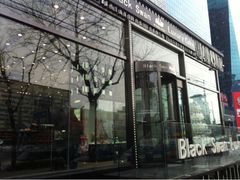 外观-BLACKSWAN黑天鹅(环球店)