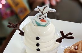 Snow Treasure Chestnut Waffle with Vanilla Ice Cream
