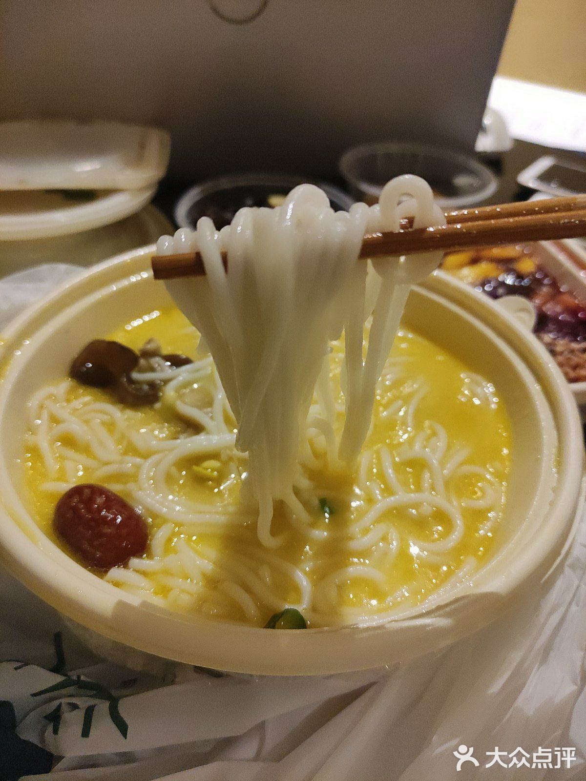 云海肴 外卖三十💰拥有花胶鸡🐔汤米线+冰粉+玫瑰饼🌸