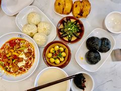 -李与白包子铺(桐梓林店)