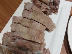 手抓羊腿肉-贯贯吉·清真餐厅(浙江中路店)