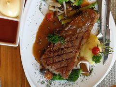 -Chom Cafe and Restaurant