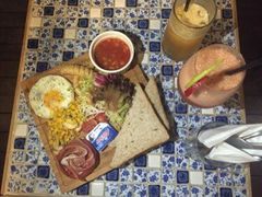 -layback cafe & bar