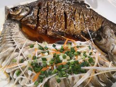-梓檚中餐厅湖北菜小龙虾武昌鱼排骨藕汤(黄鹤楼店)