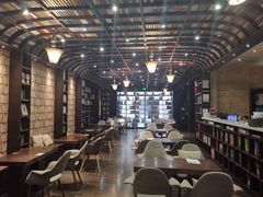 -钟书阁(松江泰晤士小镇店)