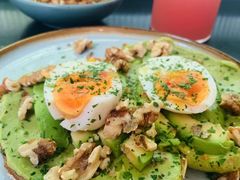 牛油果煮蛋吐司-RAC BAR(安福路店)