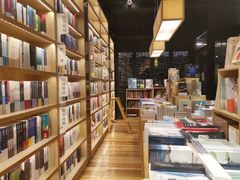 -猫的天空之城概念书店(杭州南宋御街店)