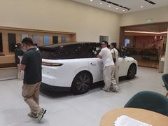 -理想汽车(世纪汇店)