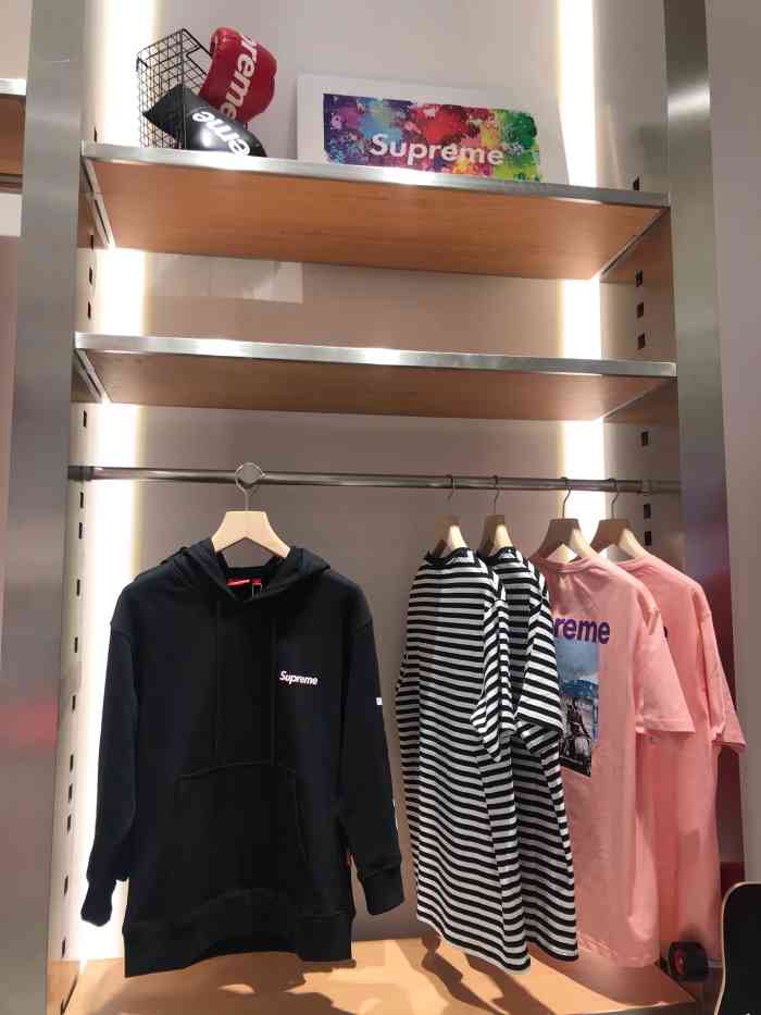 supreme"近几年大火的美国纽约潮牌supreme专-大众点评移动版