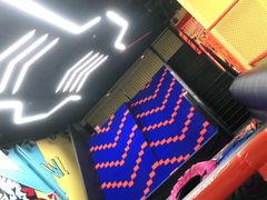 -爱蹦iBOON蹦床运动馆(江汉店)