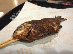 何师烤鲫鱼-何师烧烤·香辣蟹·川菜·30年老品牌(太古里旗舰店)