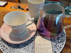 -LEO CAFE