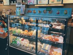 面包甜点陈列柜-星巴克(西藏路店)