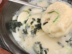 年糕饺子牛肉汤-神仙雪浓汤(明洞店)