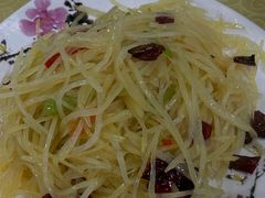 酸辣土豆丝-春水锅贴·传统鲁菜(大明湖店)