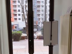 -布瑞琳洗衣(西堤红山店)