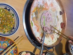 -洱火云南酸菜牛肉火锅(石景山当代商城店)