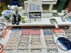 -GOOMI久米眼镜·蔡司·依视路·明月官方授权店(龙德紫金店)