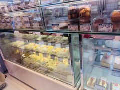 -白玉兰食品甜凤店(合生汇店)