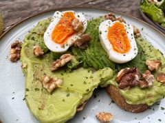 牛油果煮蛋吐司-RAC BAR(安福路店)