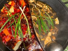 菌汤鸳鸯锅-五里关火锅(上海鑫耀·光环Live店)